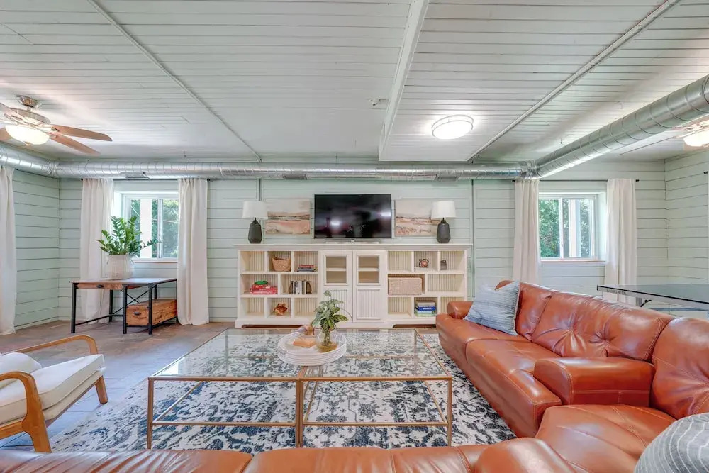 Peaceful Warrenville Home: 1 Mi to Herrick Lake!