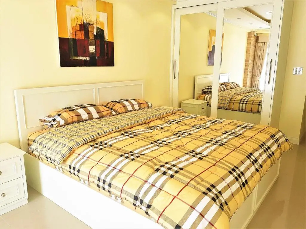 12th Floor Studio Apartment at Jomtien Beach Condominium