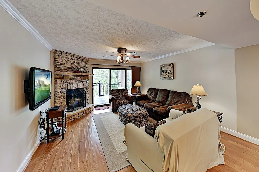 Luxe Creekside End Unit W/ Pool - Walk Downtown! 2 Bedroom Condo