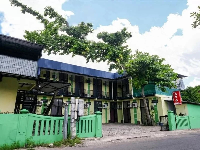 House 140 by OYO Rooms