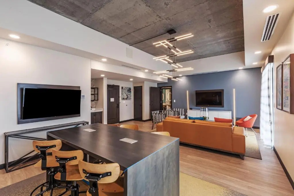 Hotel Indigo Tulsa DWTN - Entertainment Area by IHG