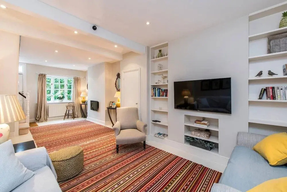Delightful 2-bed Home, Fulham