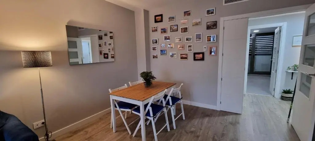 Excellent location- Beach, Pool, Telework, 2 Bikes, Parking & Wifi GRATIS at "CaSa Carol'S"