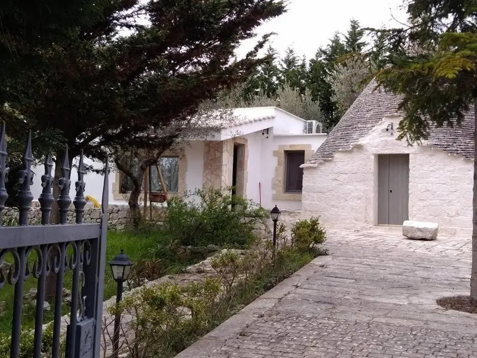 Trulli Villa Gloria