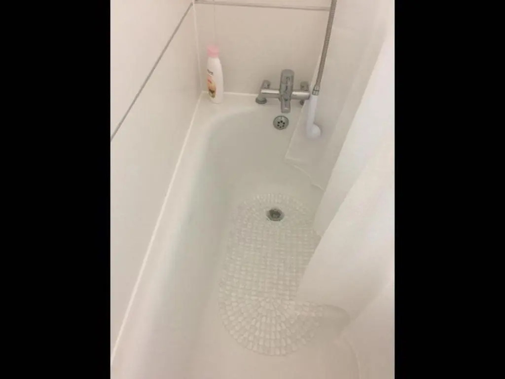 Small Modern Comfortable 2 Bedroom Apartment - Cmyr