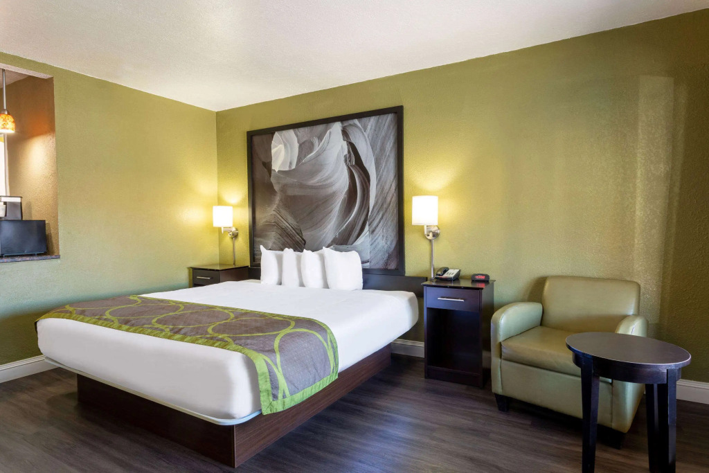 Super 8 by Wyndham NAU/Downtown Conference Center