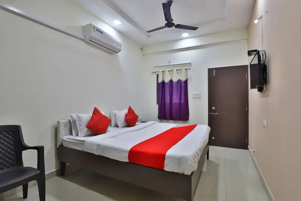 OYO 38589 Rajguru Guest House