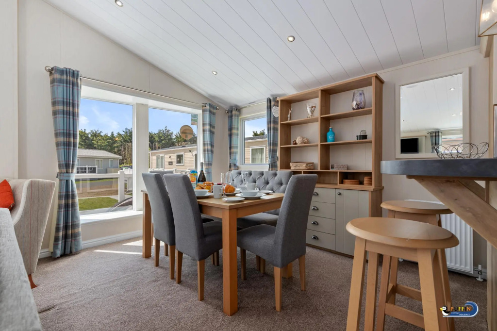 St Marys View - Luxury Lodge, Short Walk to Beach, Parking