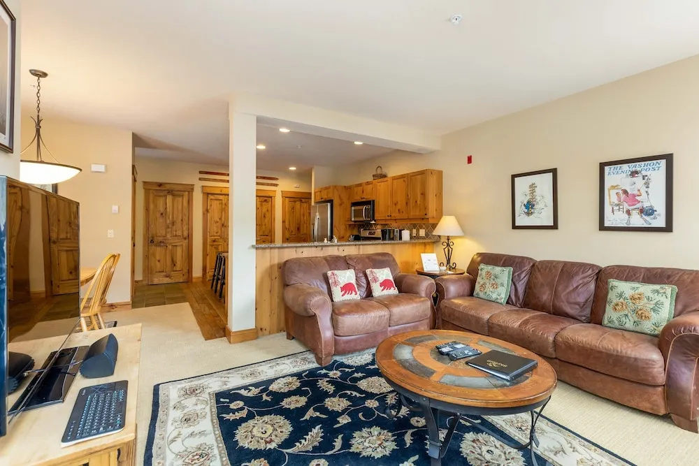 6516 Settlers Creek 2 Bedroom Condo by RedAwning