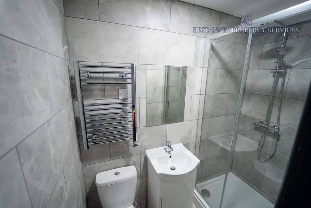 76 Bournbrook Road Equipped Studios Near QE