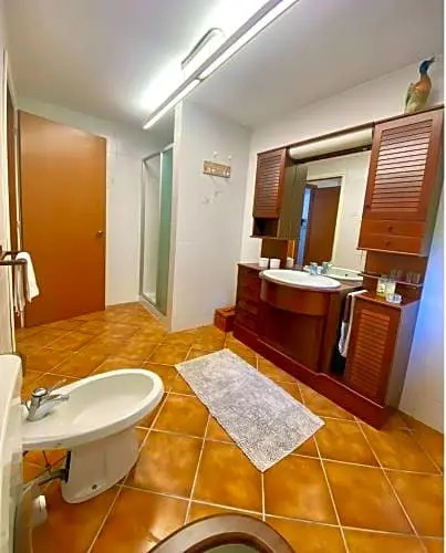 La casetta dalla porta rossa