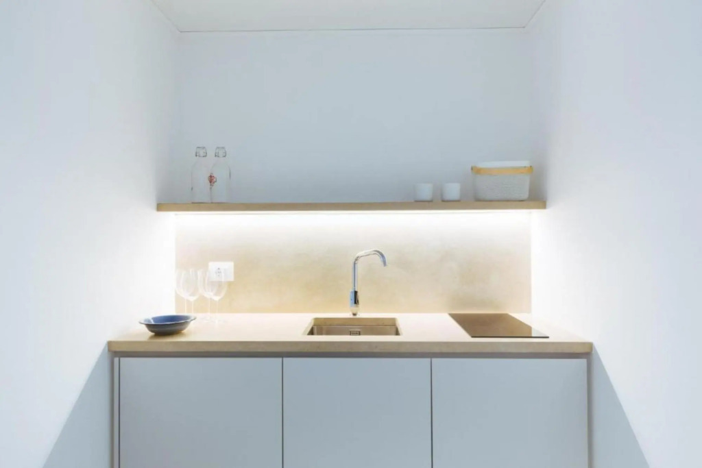 Yolk, characteristic complex with a minimal style close to the port of monopoli-Holyday