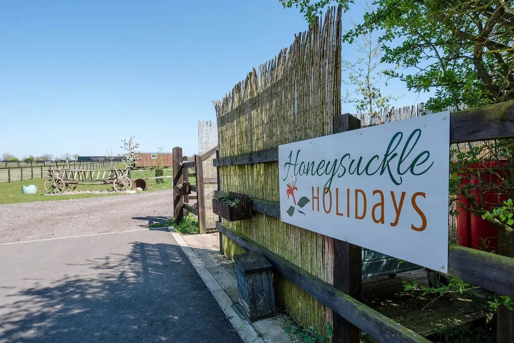 Honeysuckle Farm Hut 6 - Suffolk Farm Holidays