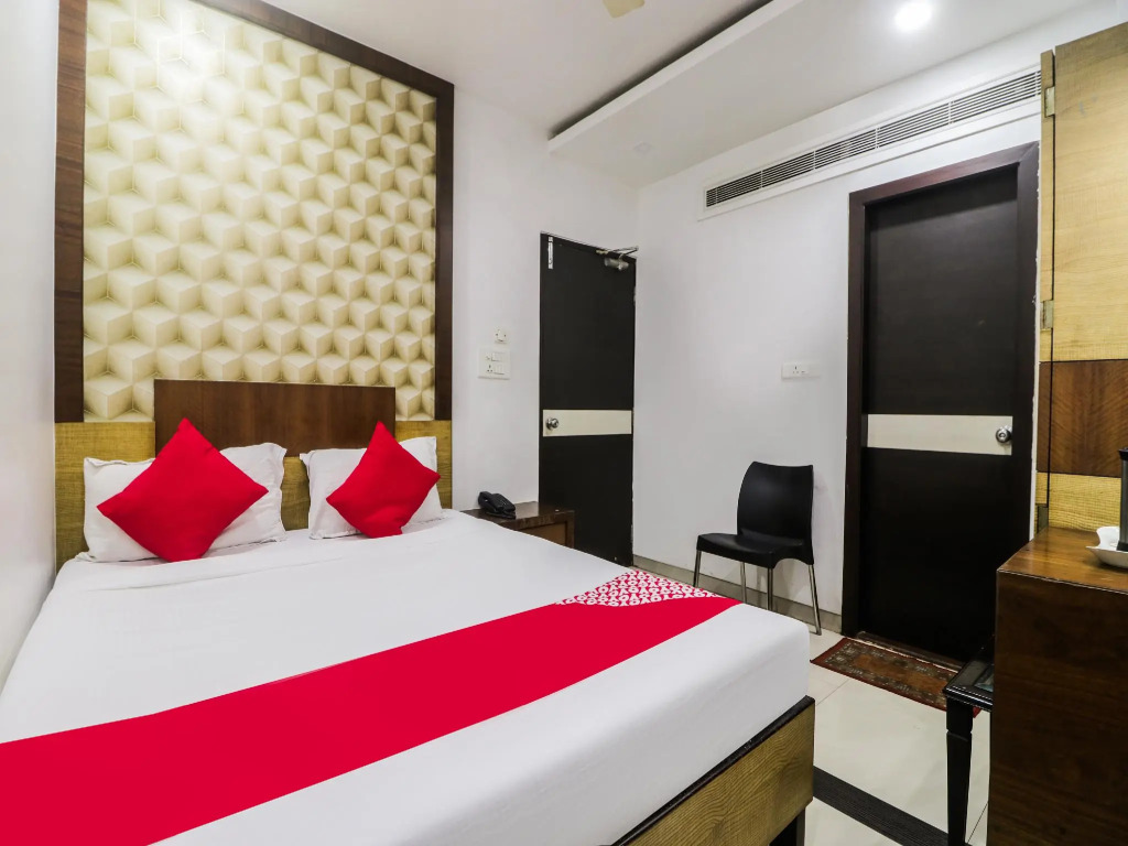 OYO 65124 Hotel Simran Regency