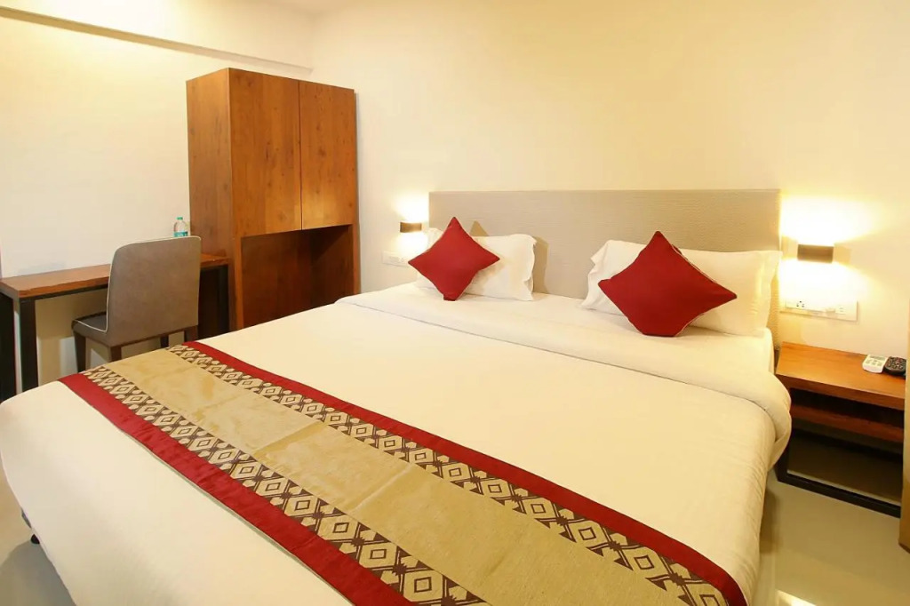 Mumbai House Luxury Apartments, Santacruz East