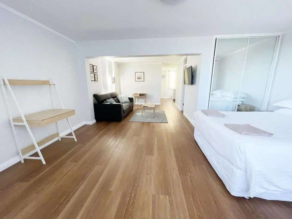 Studio 101 - First floor Fremantle studio apartment