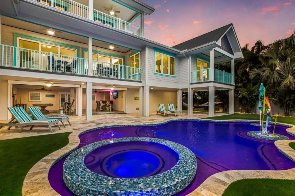 Snook Lookout - 211 Oak Ave