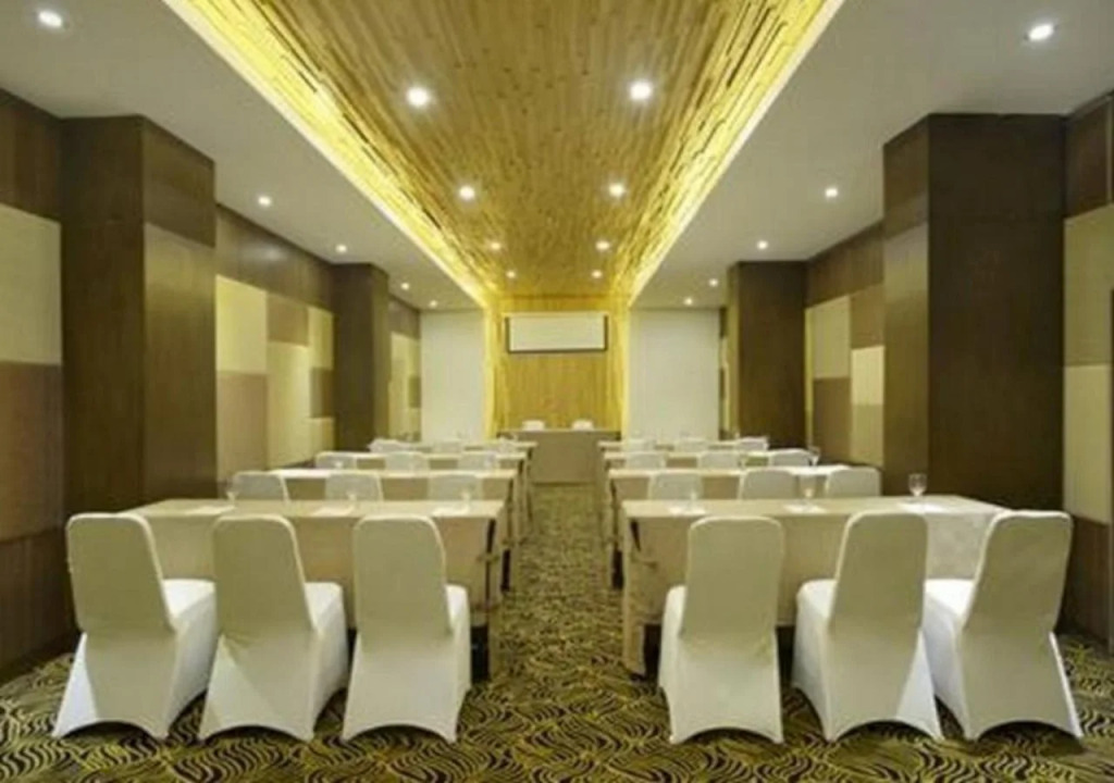 Hotel Santika Pandegiling - Surabaya