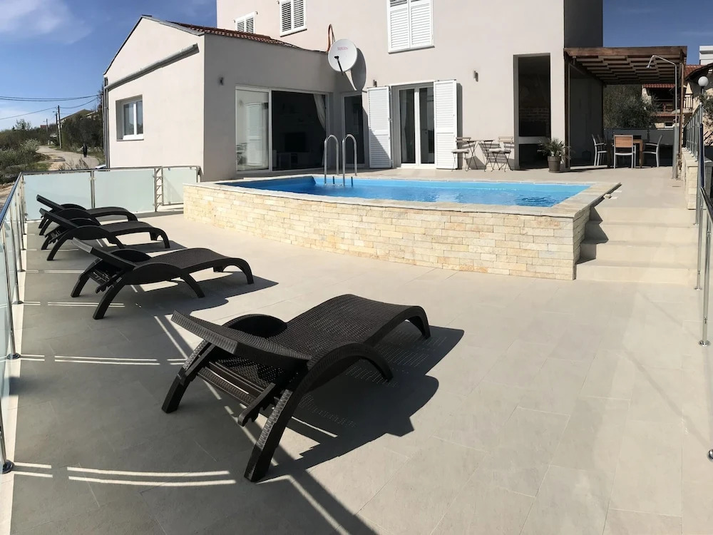 Inviting Holiday Home in Jasenice - Maslenica With Garden