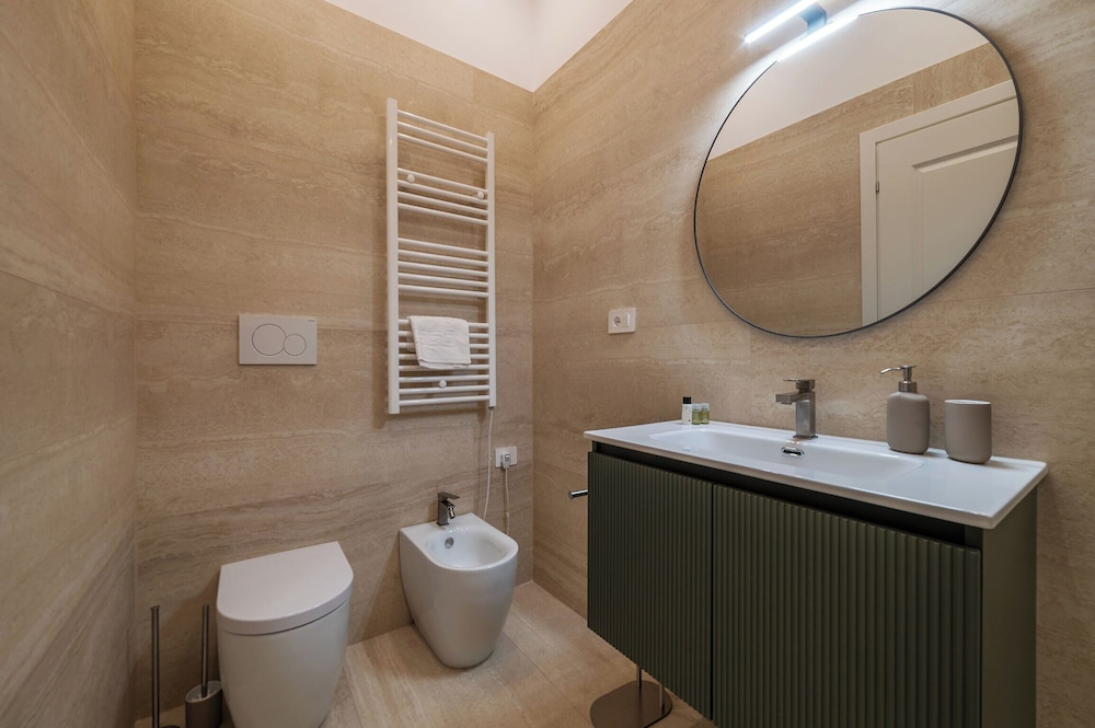 JOIVY Modern Rooms & Apartments near the Colosseum