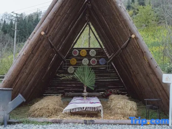 LUCIGOGO Luxi Valley White Deer Private Soup Tent Camp