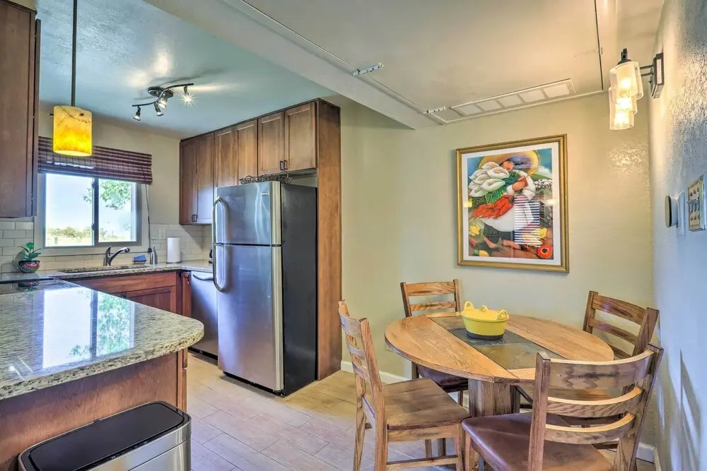 Traditional-style Adobe Casita - Walk to Dtwn