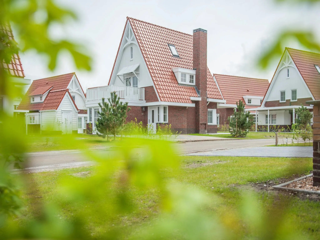Luxurious, Stately Villa With Washing Machine, on a Holiday Park, Beach at 1 km