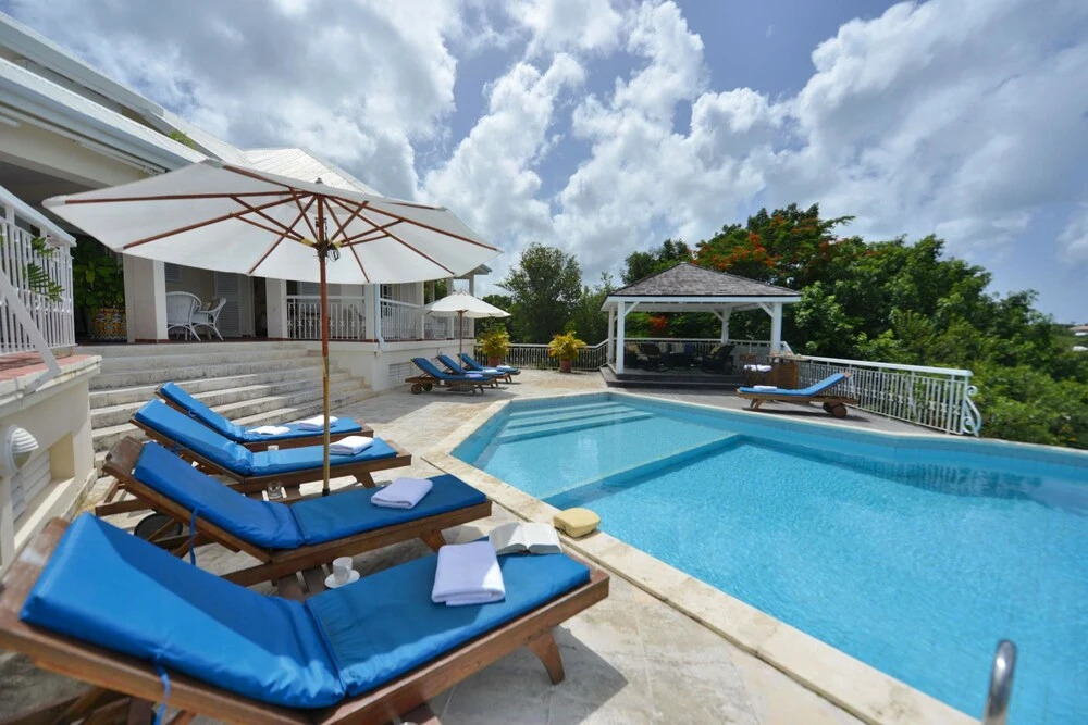 Tropical Villa w/ Pool in Exclusive Enclave, AC, Free Wifi, Pool, Concierge Service, Near Beach!