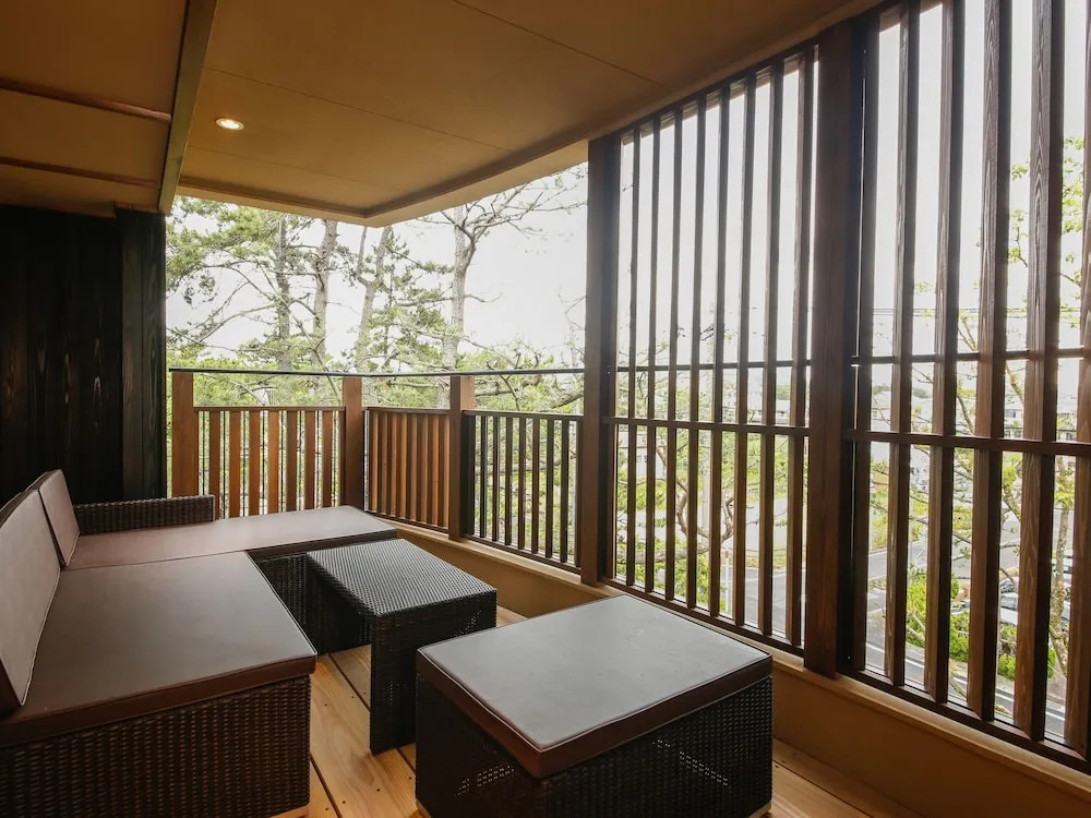 Awaji Hamarikyu Takumi