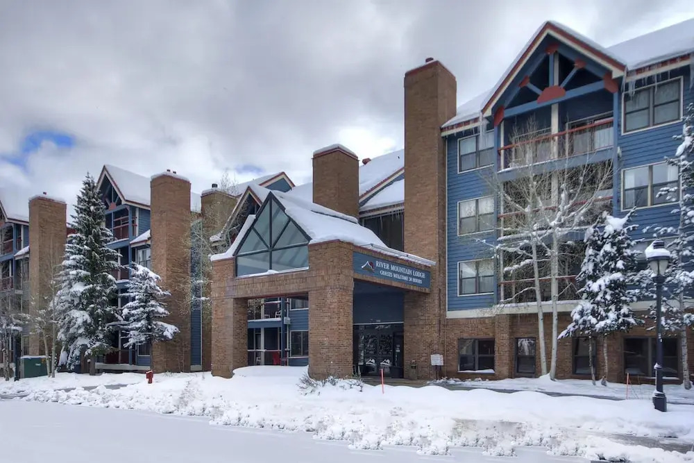 Cozy + Convenient 1br - Just Steps To Vibrant Apres-ski 4ppl 1 Bedroom Condo by RedAwning