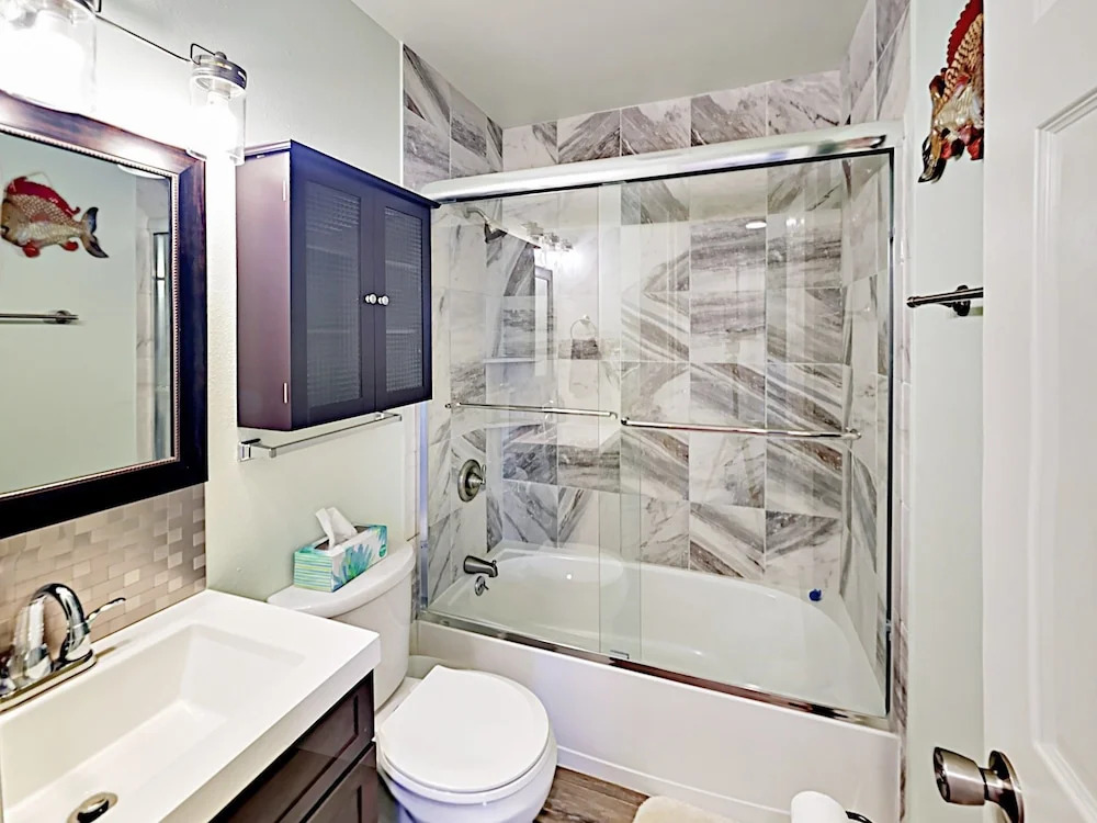 1313 S Magnolia St Home - 3 Br home by RedAwning