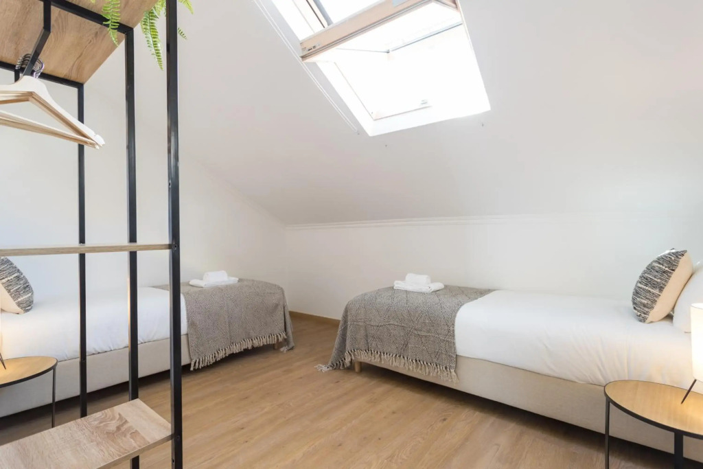 Rato Cozy 3BR w/balcony - by LU Holidays