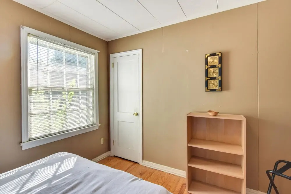 Near Dining: Columbus Cottage w/ Furnished Deck!