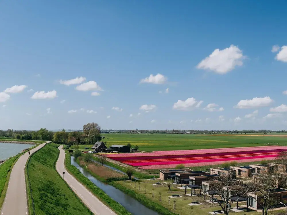 Comfy Lodge with Microwave near Markermeer