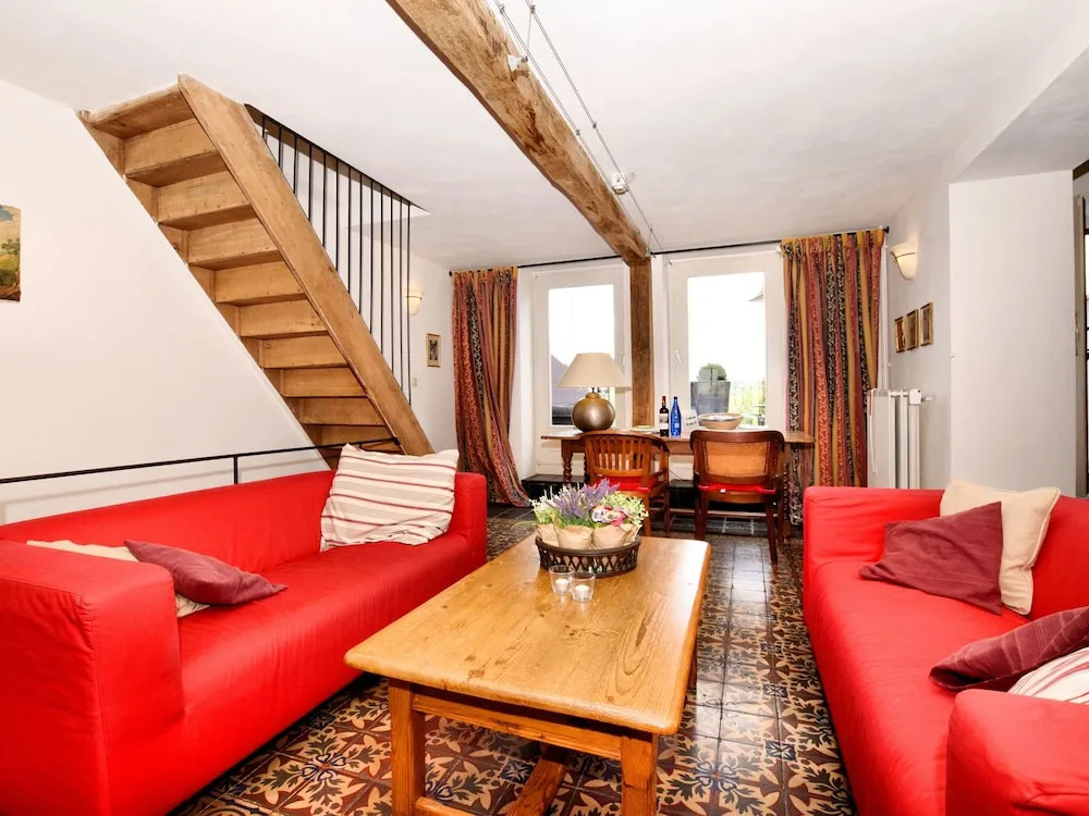 Vintage Holiday Home in Verlaine-Sur-Ourthe with Valley View