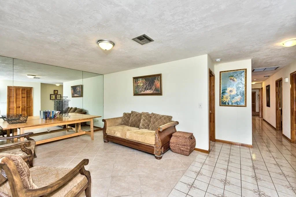 Avanti Vacation Rental - Newly Updated 3 BR Retreat with Private Pool - Just Minutes from Vanderbilt Beach and Delnor Wiggins! State Park Sunny Southern Exposure and Pet Friendly Stay