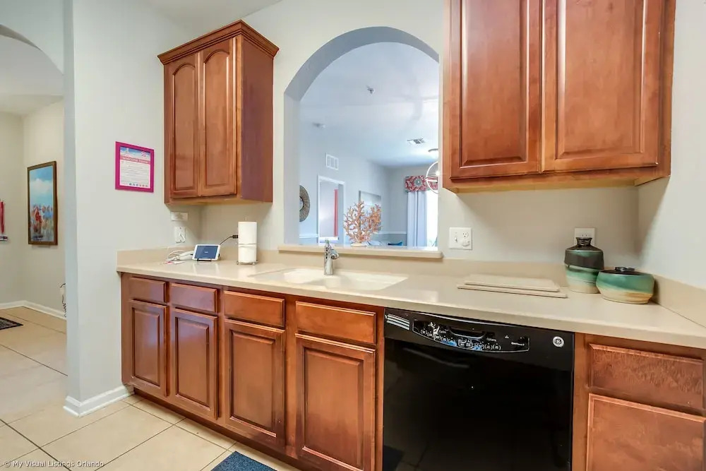 Spacious Vista Cay Condo, near Resort Pool