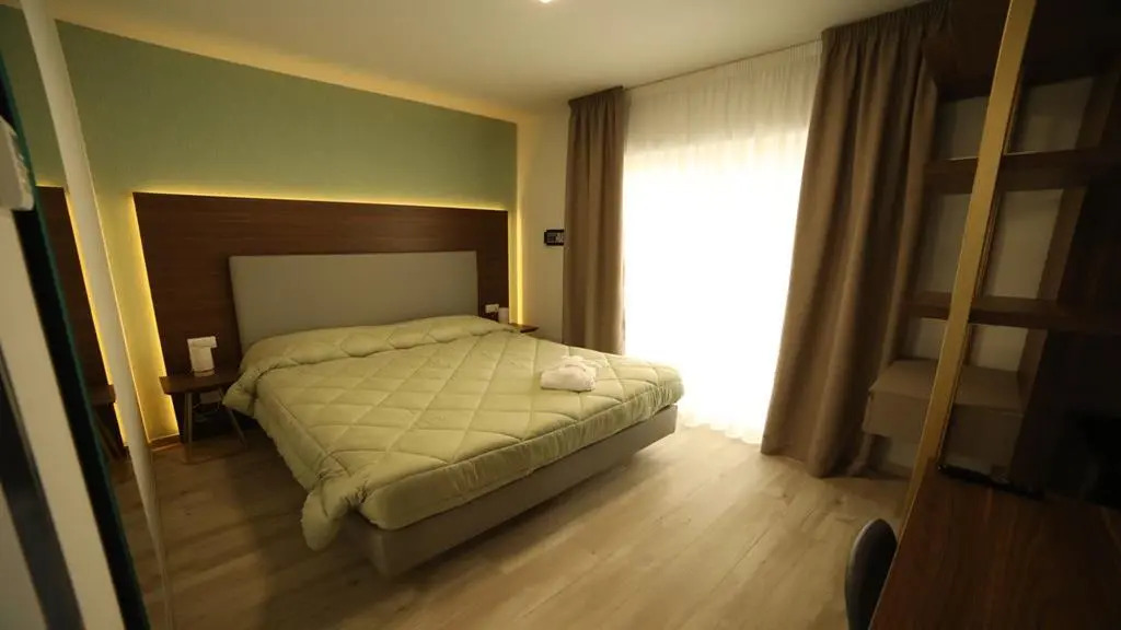 8room Hotel