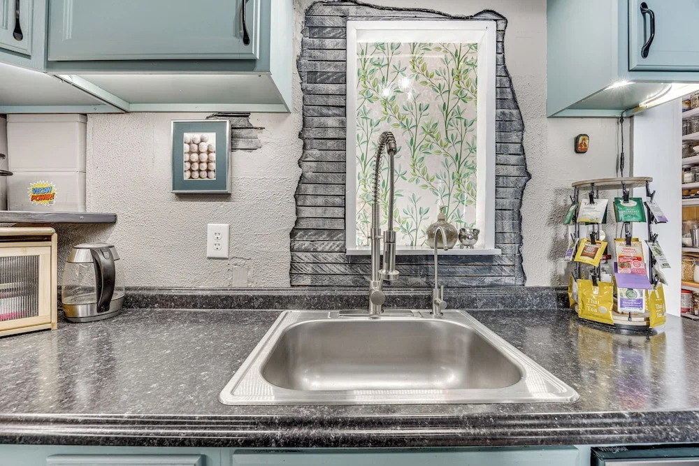 3 Mi to Manitou Springs! Cozy Home w/ Office