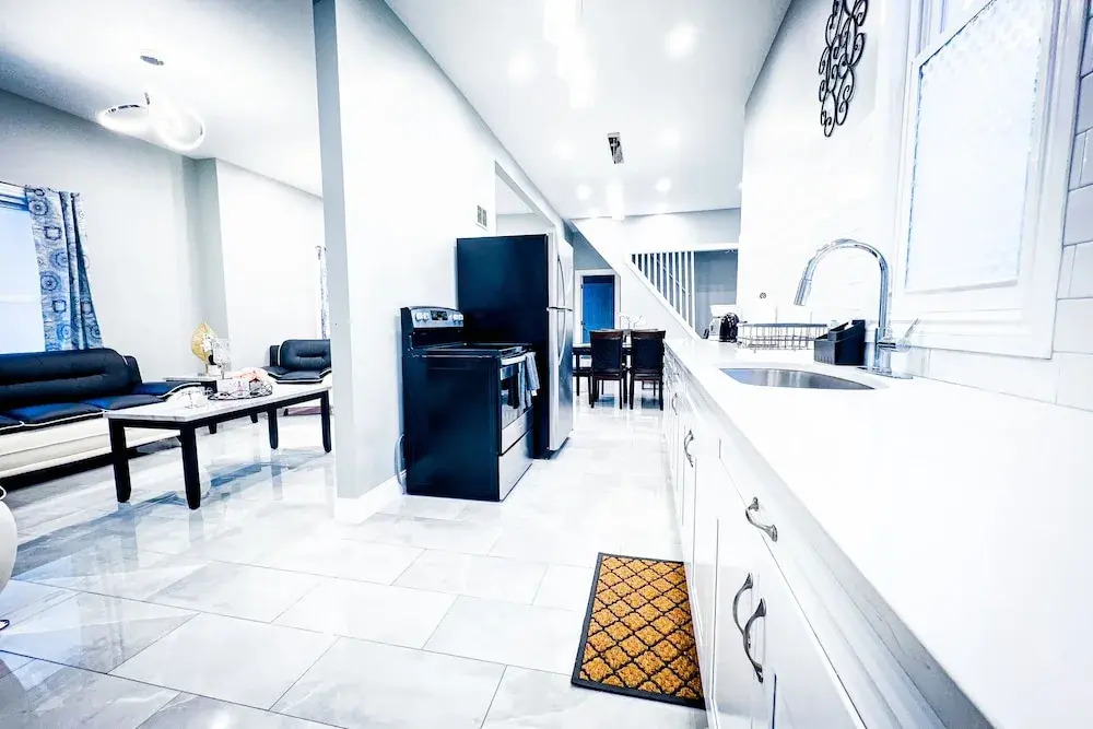 Perfect 6BR Stay Near Niagara Falls & Attractions