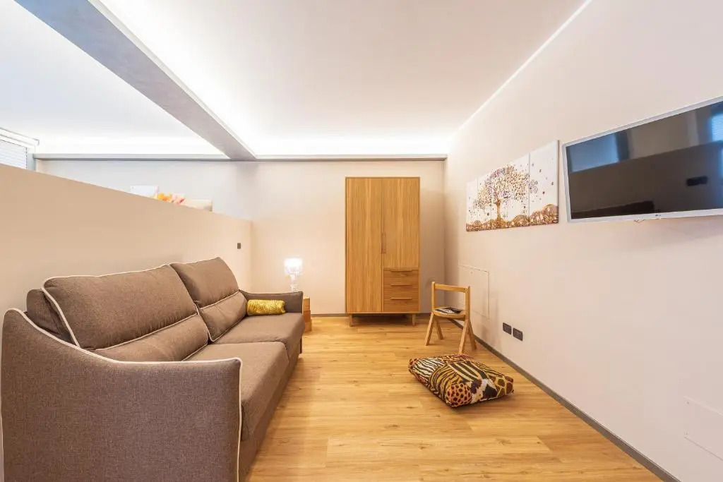 Room 176, Alba Town