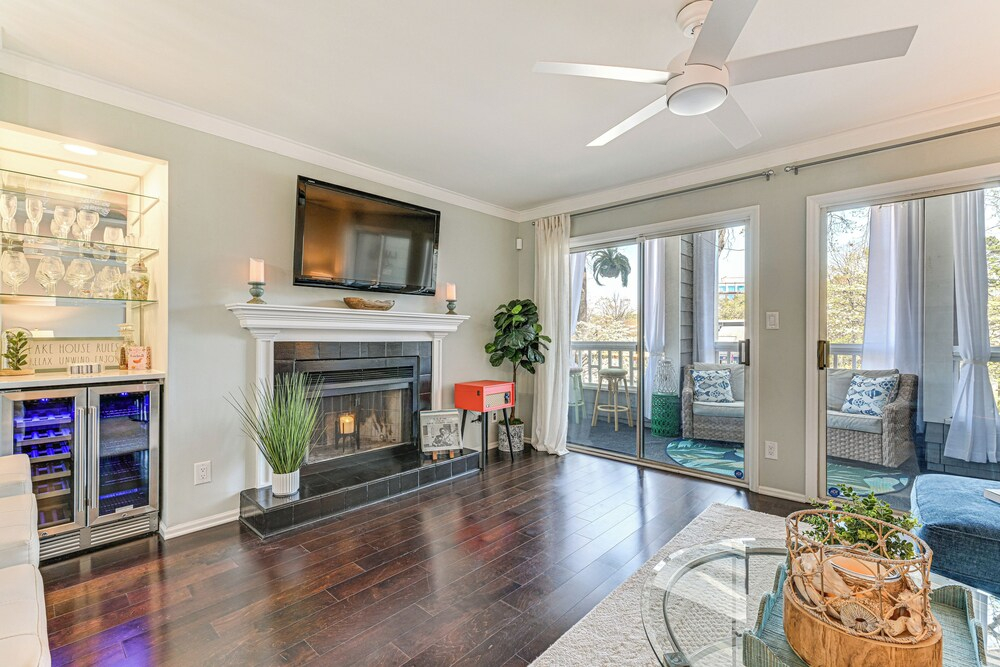 Waterfront Lake Norman Retreat w/ Balcony