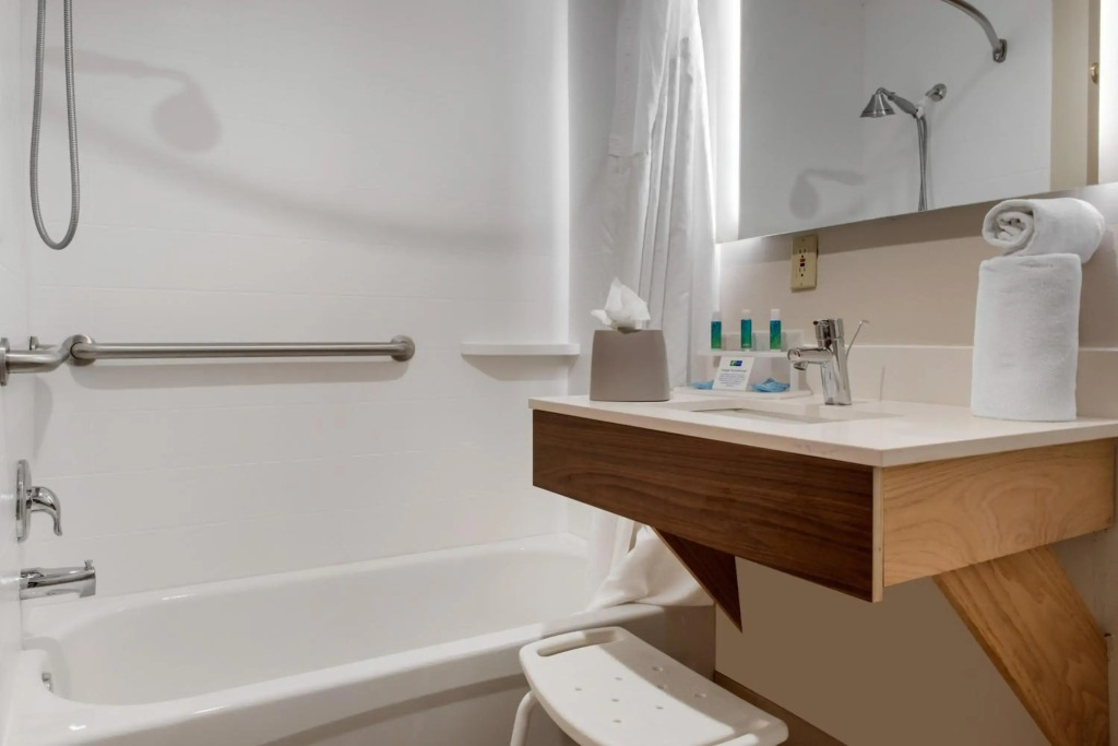Holiday Inn Express & Suites Harrison by IHG