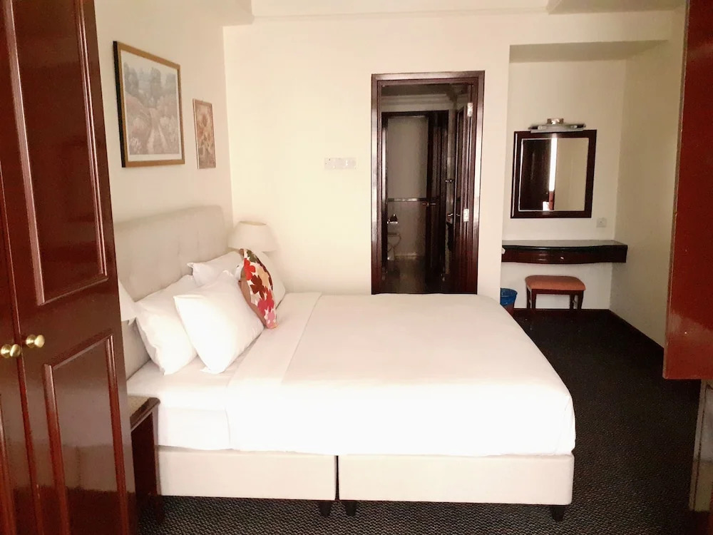 Rihanna service suite at times square