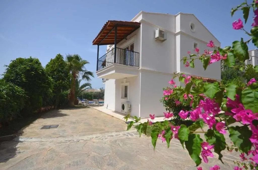 Deniz ve doğa manzaralı 3+1 villa leton