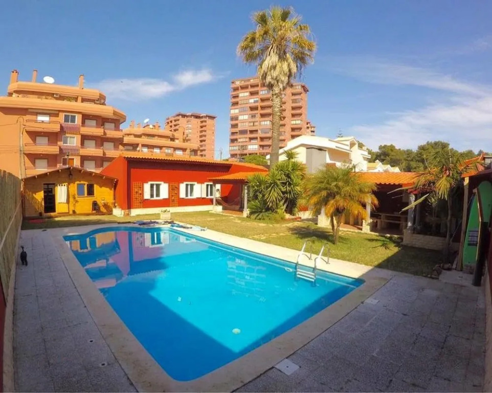 7 Waves Surf Hostel
