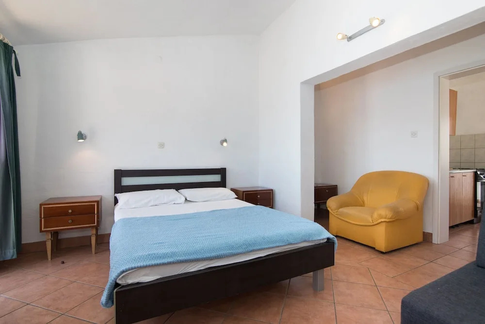 Apartments Jakov