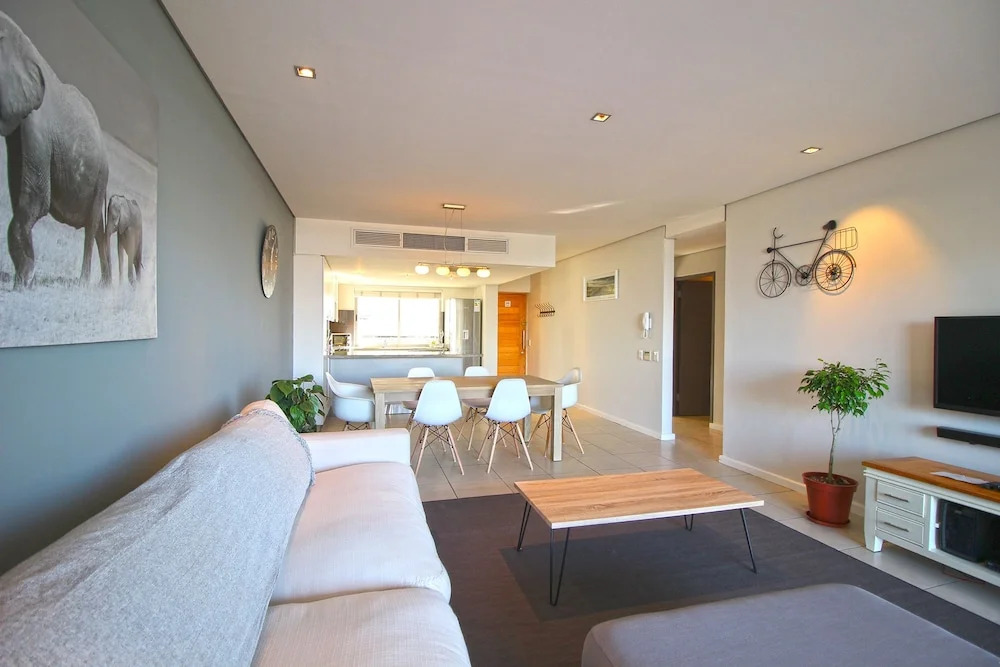 Harbour Edge 302