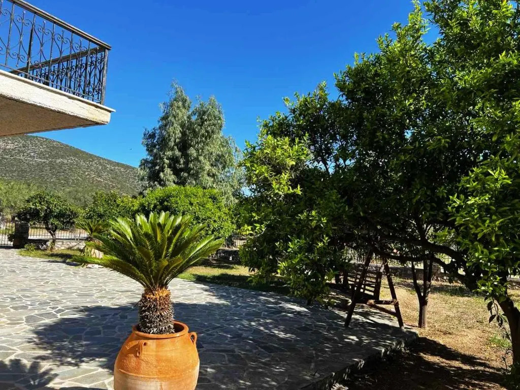 Thalatta and Oros Traditional Villa