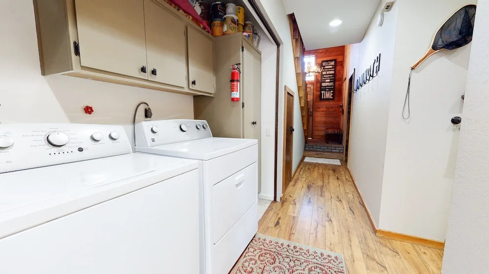 Snowcreek III 415 Gorgeous Mountain Views, Remodeled with Washer Dryer by RedAwning